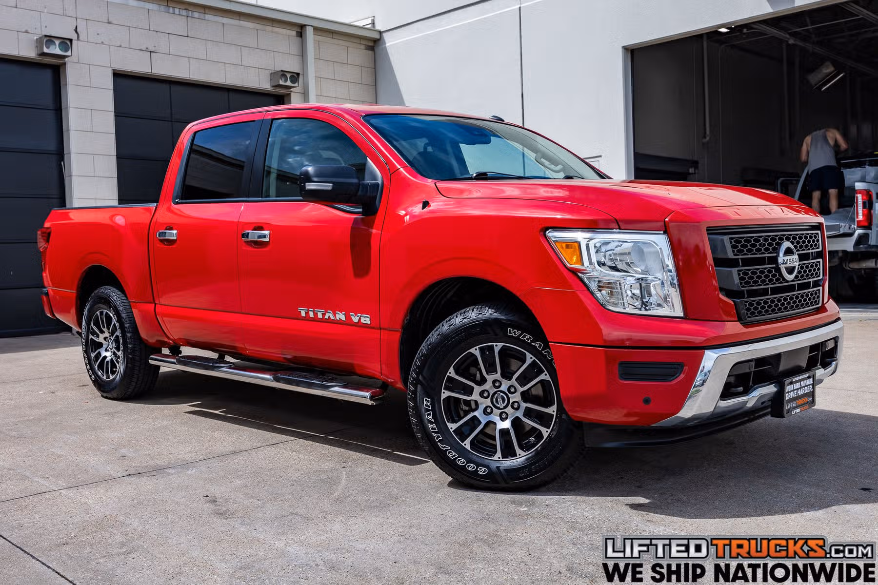 2020 Nissan Titan SV Crew Cab Image 1