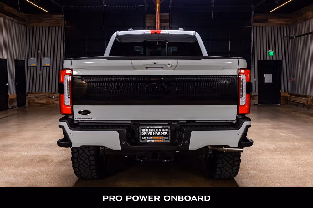 2026 Ford F-250 Super Duty Platinum Crew Cab Image 8