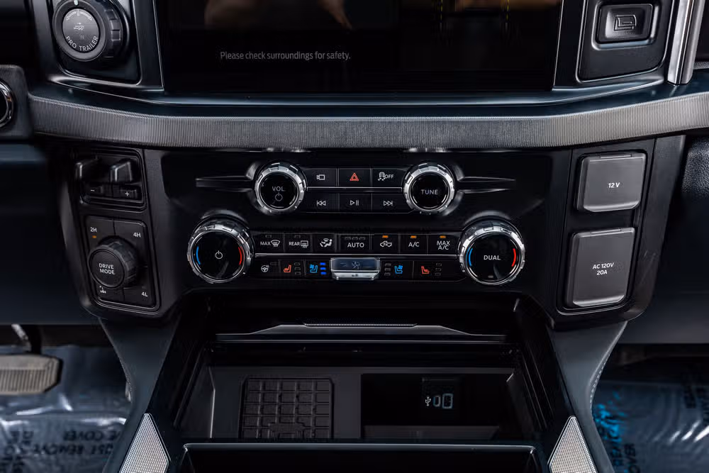 2026 Ford F-250 Super Duty Platinum Crew Cab Image 27