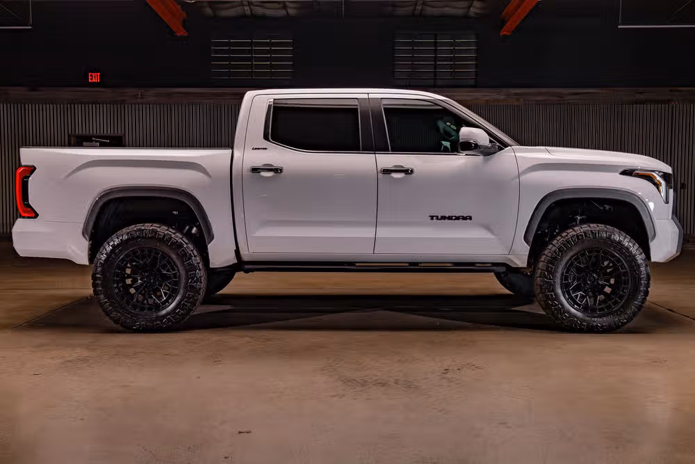 2025 Toyota Tundra Limited CrewMax Image 11