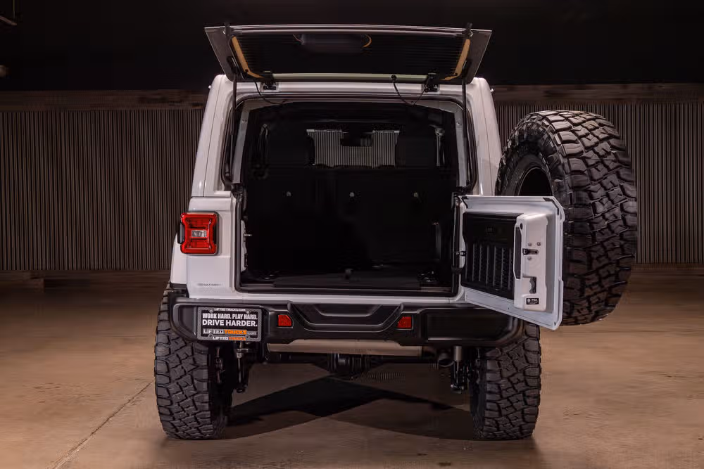 2024 Jeep Wrangler Sahara Image 9