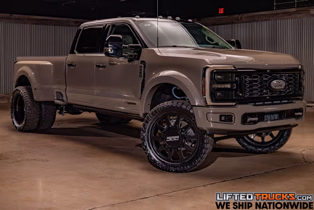 2026 Ford F-450 Super Duty Platinum Plus Crew Cab Image 1