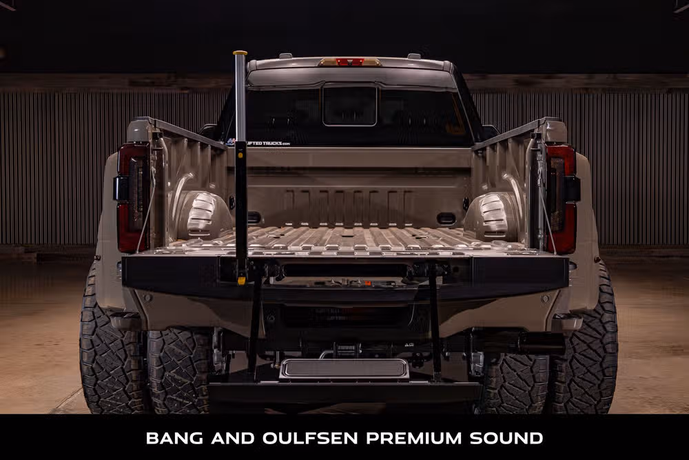 2026 Ford F-450 Super Duty Platinum Plus Crew Cab Image 9