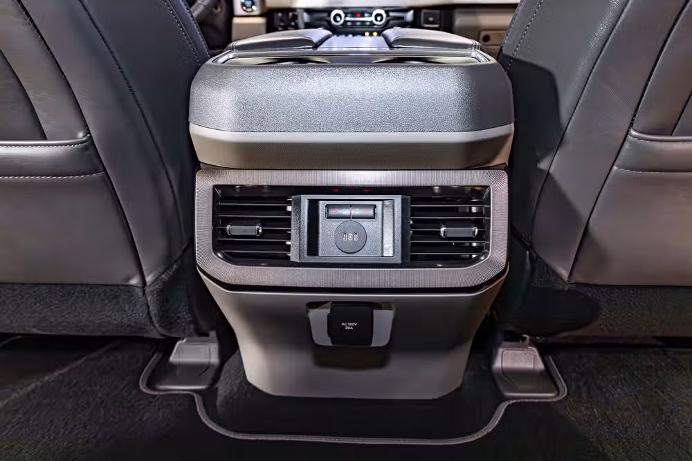 2026 Ford F-450 Super Duty Platinum Plus Crew Cab Image 27