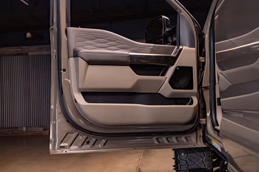 2026 Ford F-450 Super Duty Platinum Plus Crew Cab Image 33