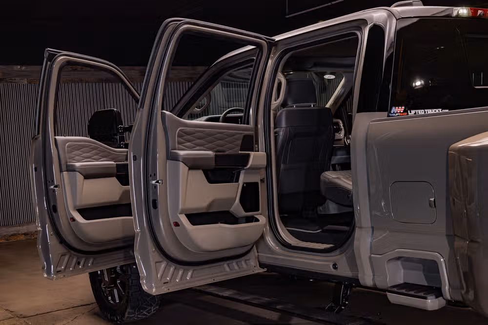 2026 Ford F-450 Super Duty Platinum Plus Crew Cab Image 32