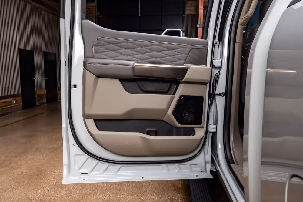2026 Ford F-250 Super Duty Platinum Plus Crew Cab Image 40