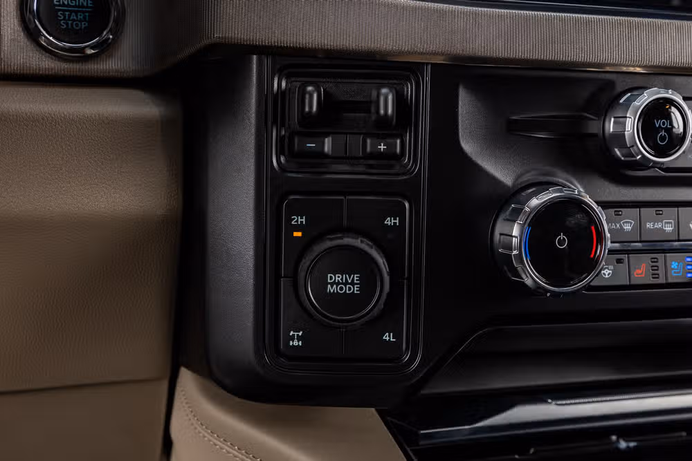2026 Ford F-250 Super Duty Platinum Plus Crew Cab Image 24