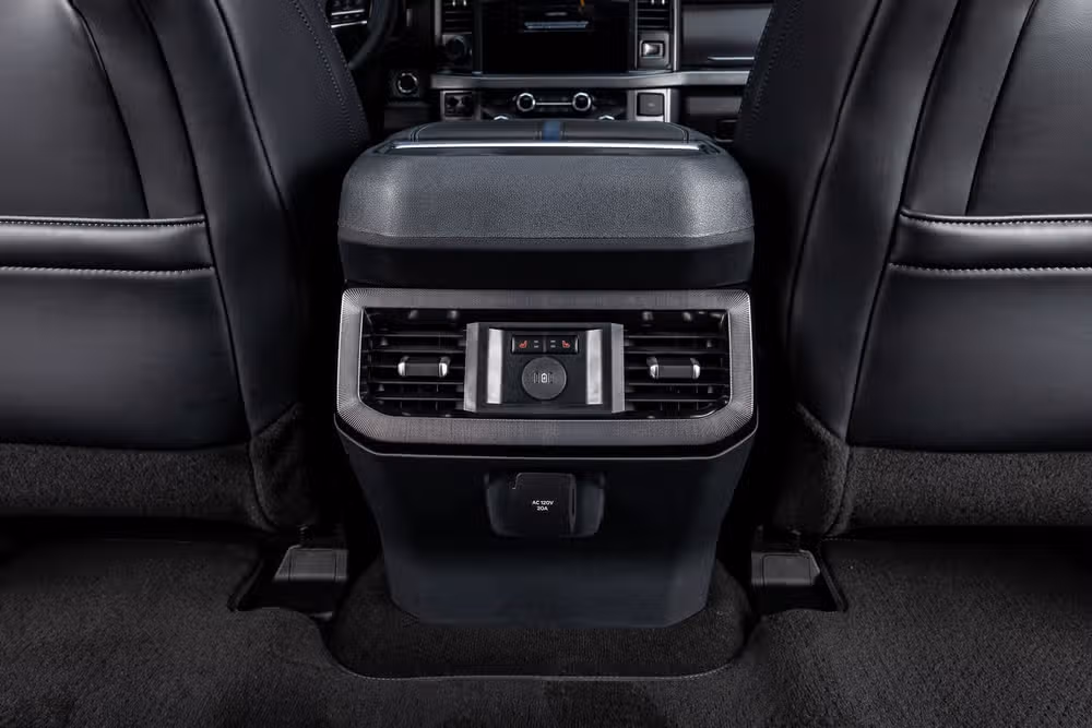 2026 Ford F-250 Super Duty Platinum Crew Cab Image 35