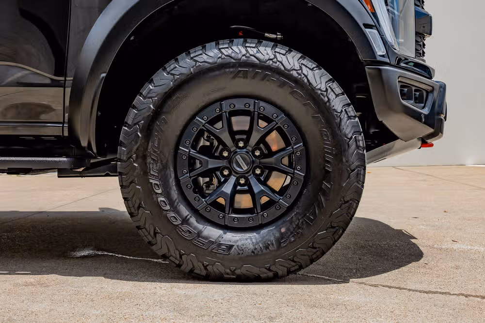 2023 Ford F-150 Raptor SuperCrew Image 11