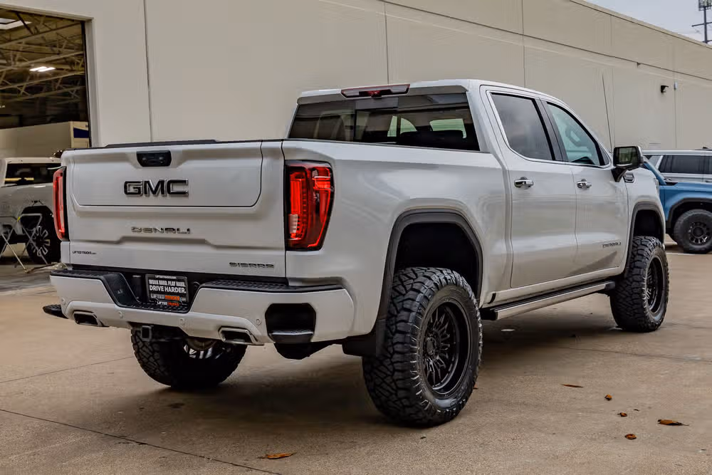 2024 GMC Sierra 1500 Denali Ultimate Crew Cab Image 10