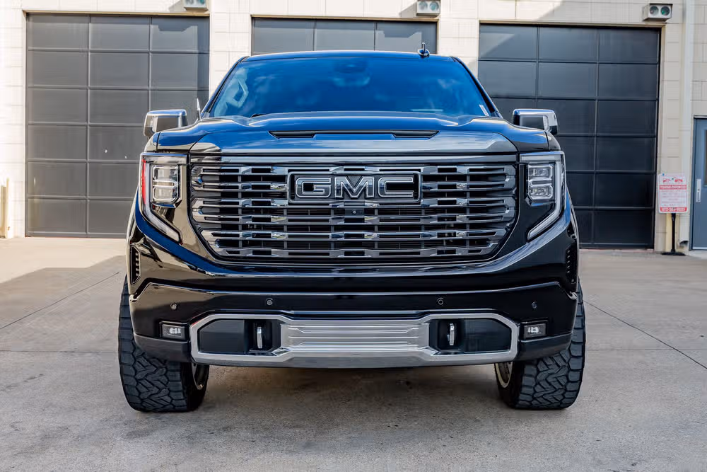 2023 GMC Sierra 1500 Denali Ultimate Crew Cab Image 2