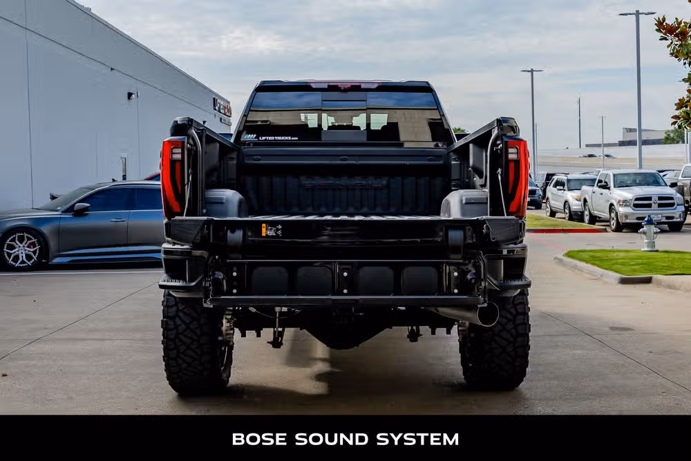 2024 GMC Sierra 2500HD Denali Reserve Crew Cab Image 9