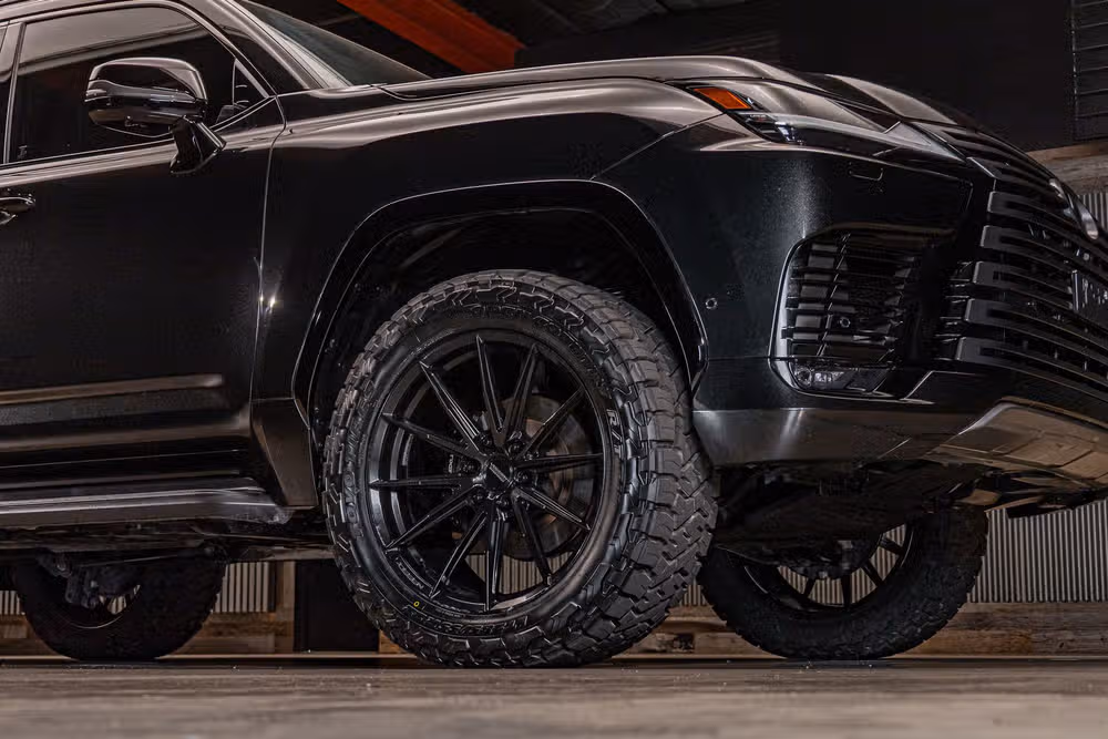2025 Lexus LX 700h Overtrail Image 12