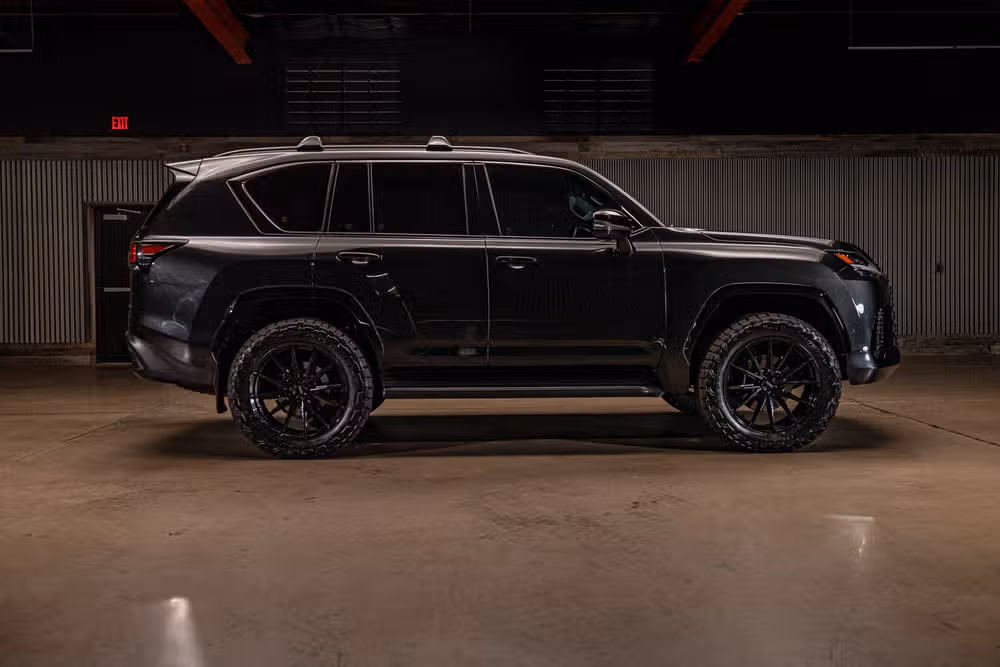 2025 Lexus LX 700h Overtrail Image 11