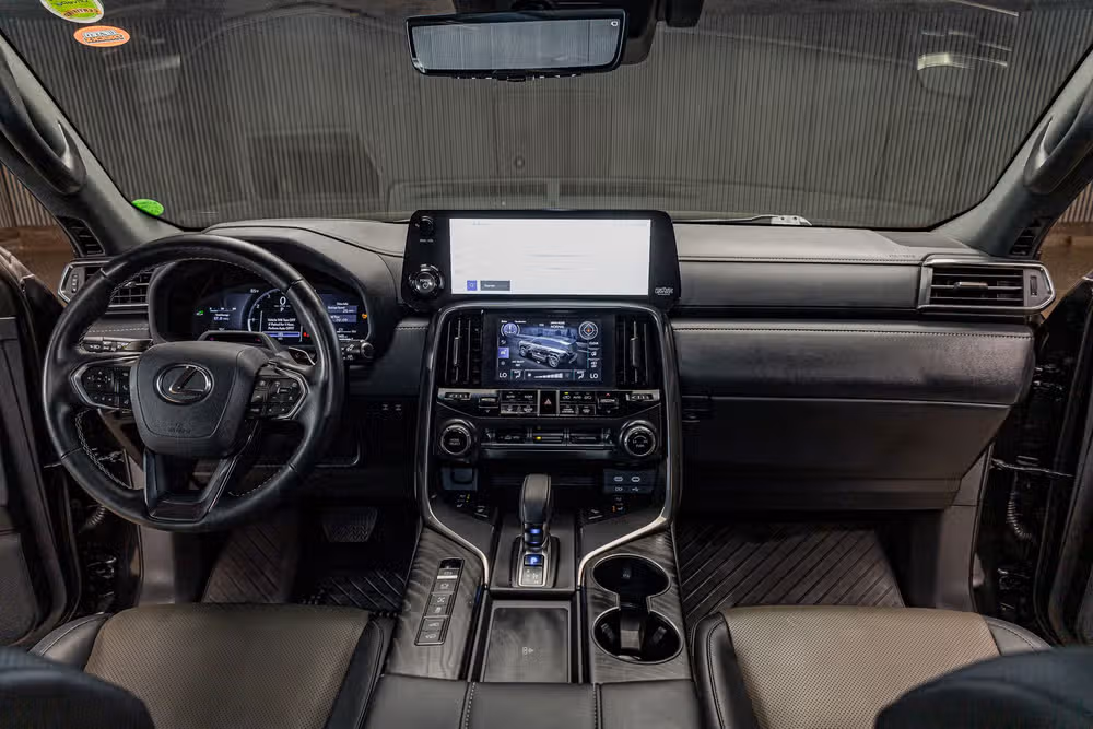 2025 Lexus LX 700h Overtrail Image 14