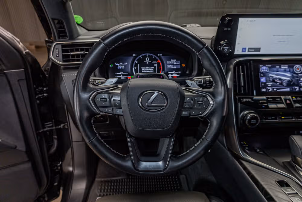 2025 Lexus LX 700h Overtrail Image 16