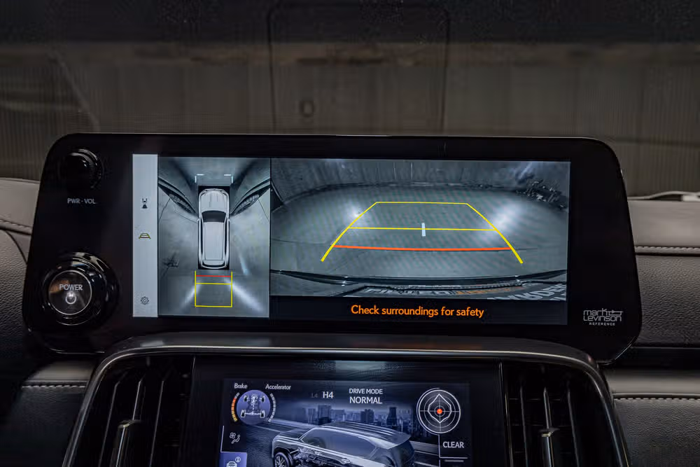 2025 Lexus LX 700h Overtrail Image 19