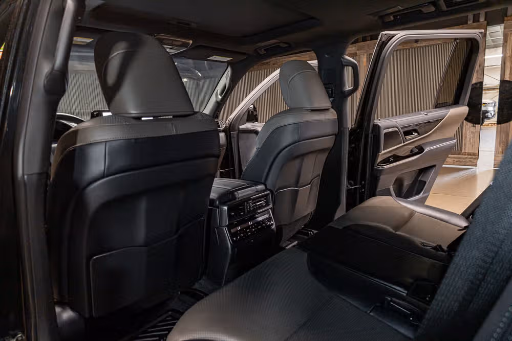 2025 Lexus LX 700h Overtrail Image 23