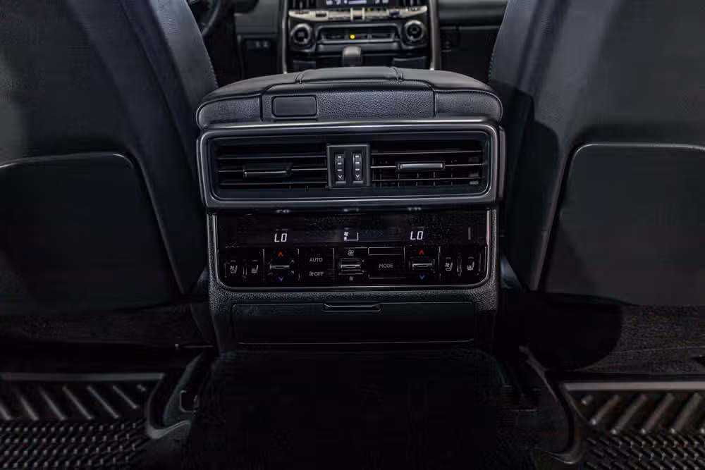 2025 Lexus LX 700h Overtrail Image 24