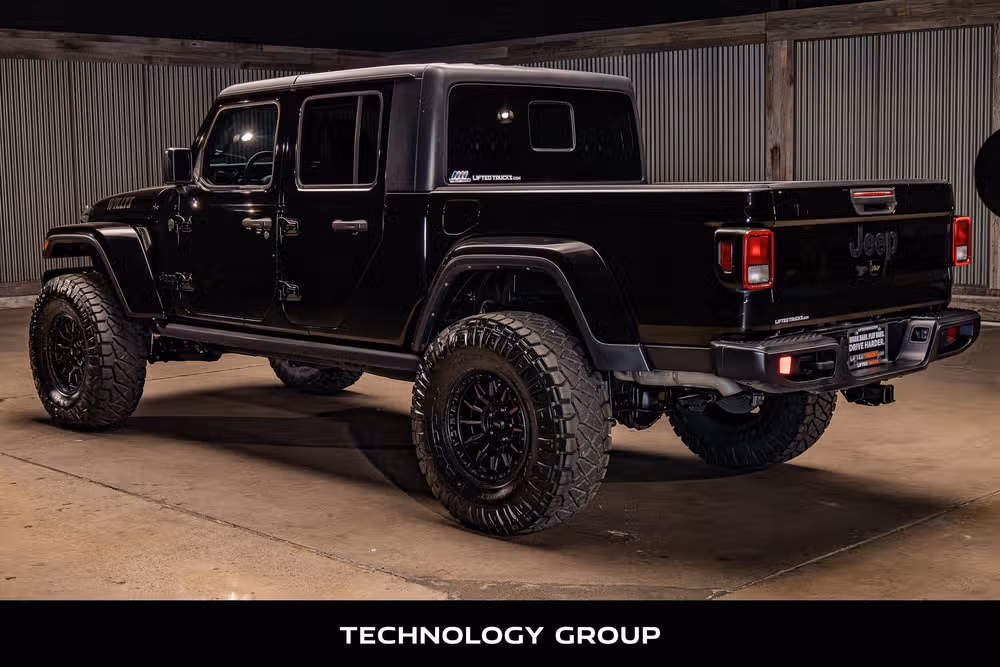 2023 Jeep Gladiator Willys Crew Cab Image 7