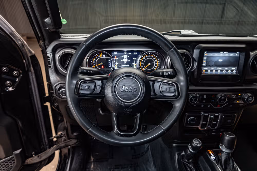 2023 Jeep Gladiator Willys Crew Cab Image 16