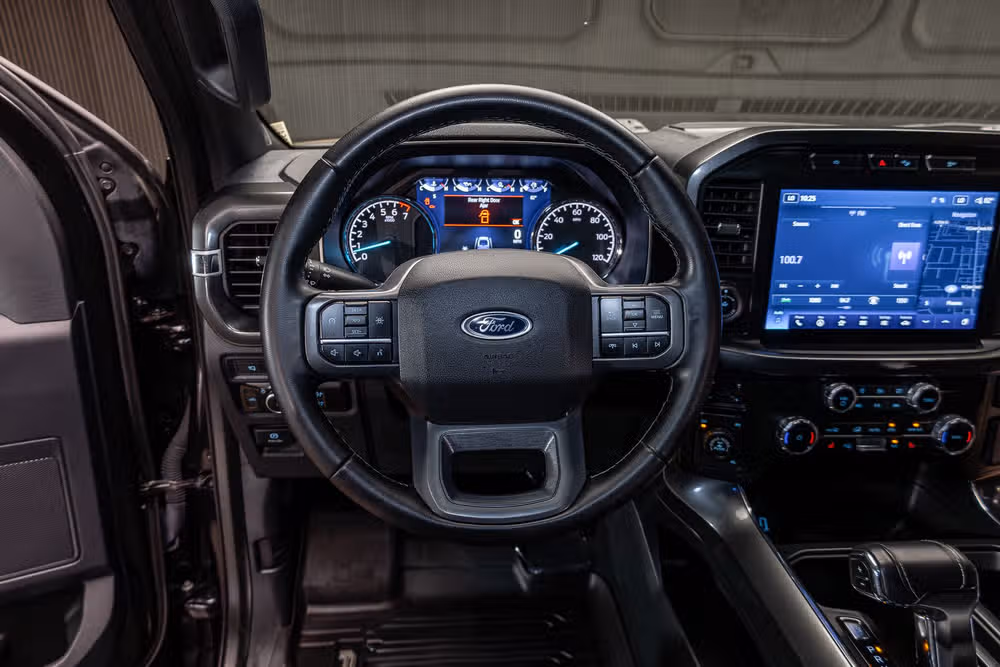 2023 Ford F-150 XLT SuperCrew Image 17
