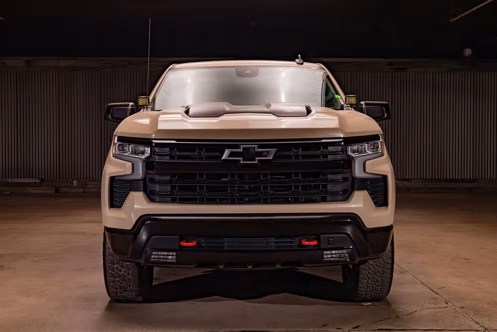 2023 Chevrolet Silverado 1500 LT Trail Boss Crew Cab Image 2