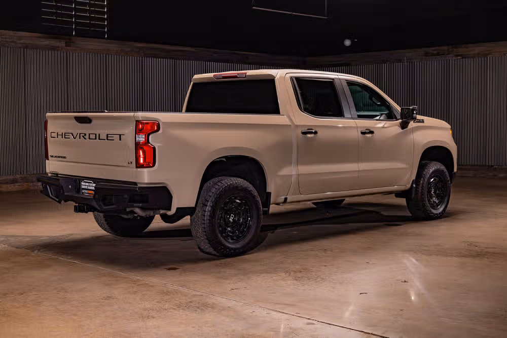 2023 Chevrolet Silverado 1500 LT Trail Boss Crew Cab Image 9