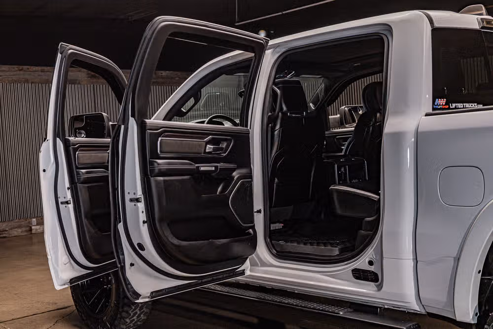 2025 Ram 1500 Laramie Crew Cab Image 33