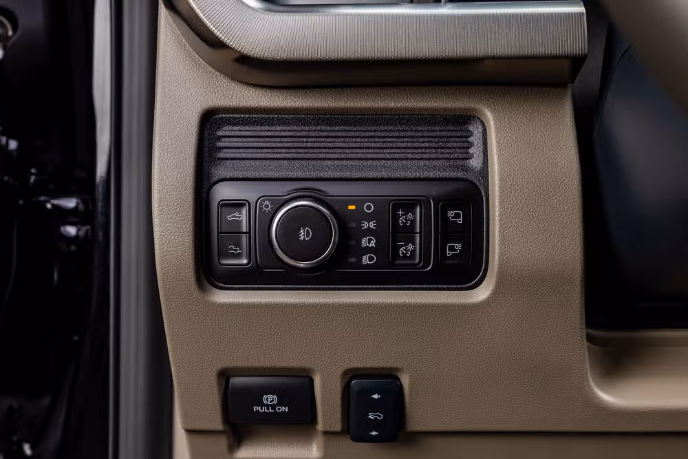 2026 Ford F-250 Super Duty Platinum Plus Crew Cab Image 22