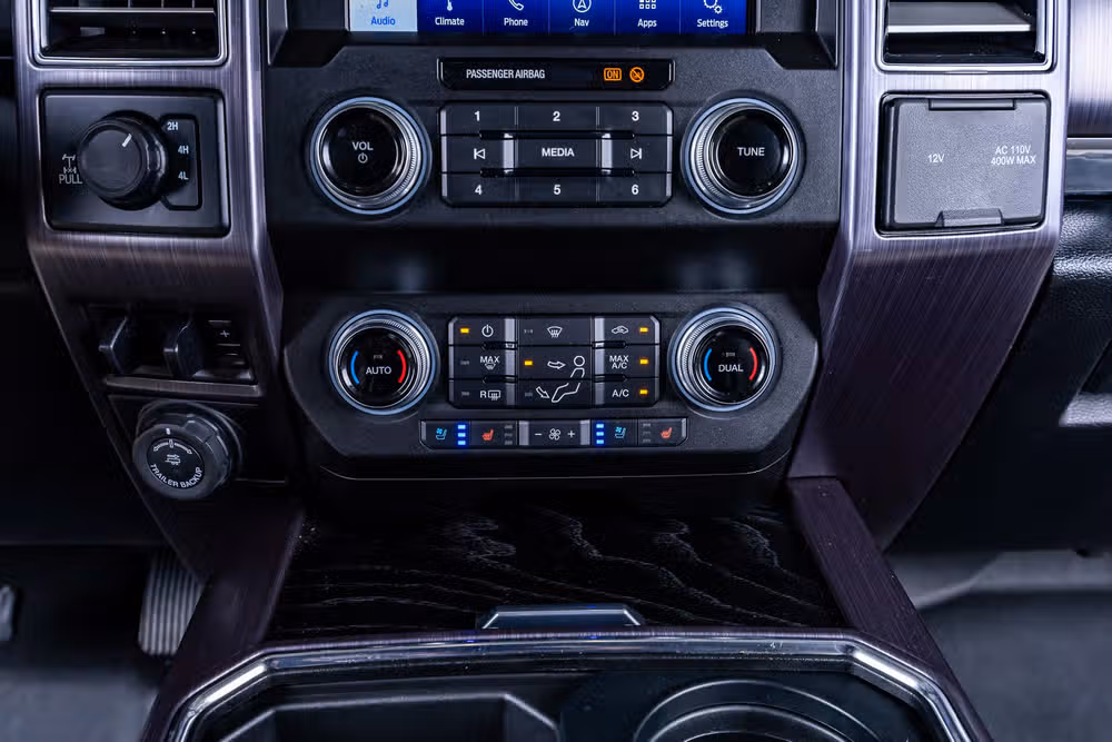 2020 Ford F-350 Super Duty Limited Crew Cab Image 27