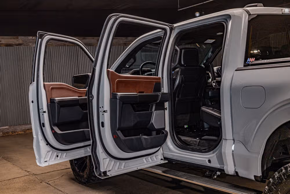 2023 Ford F-150 Lariat SuperCrew Image 32