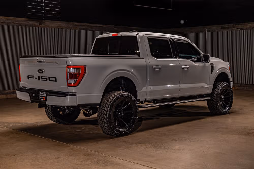 2023 Ford F-150 Lariat SuperCrew Image 10