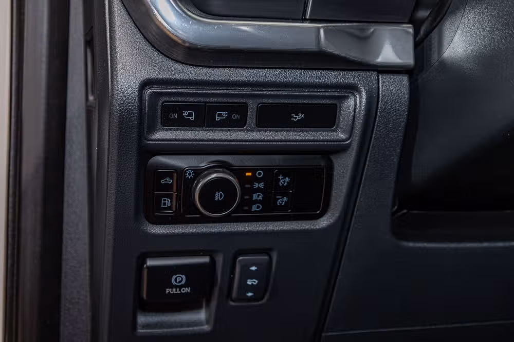 2023 Ford F-150 Lariat SuperCrew Image 21
