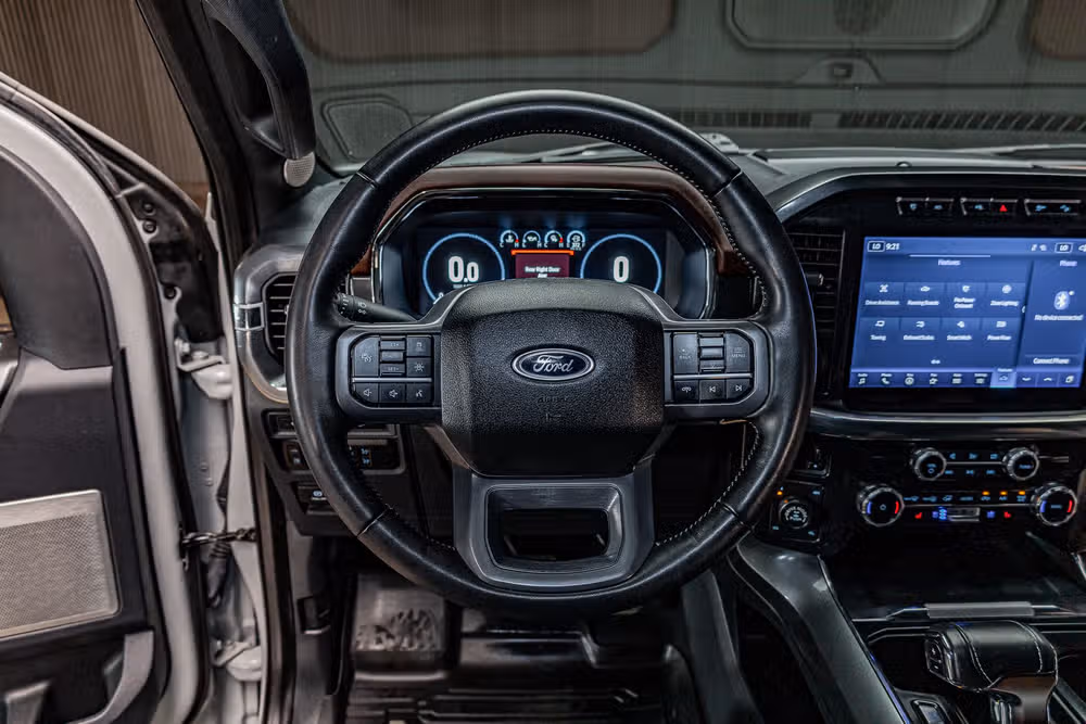 2023 Ford F-150 Lariat SuperCrew Image 18