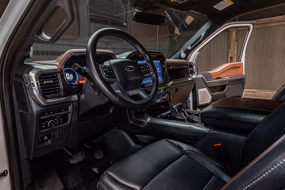 2023 Ford F-150 Lariat SuperCrew Image 17
