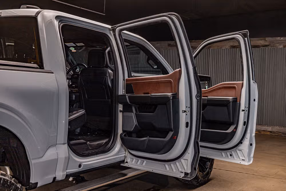 2023 Ford F-150 Lariat SuperCrew Image 34