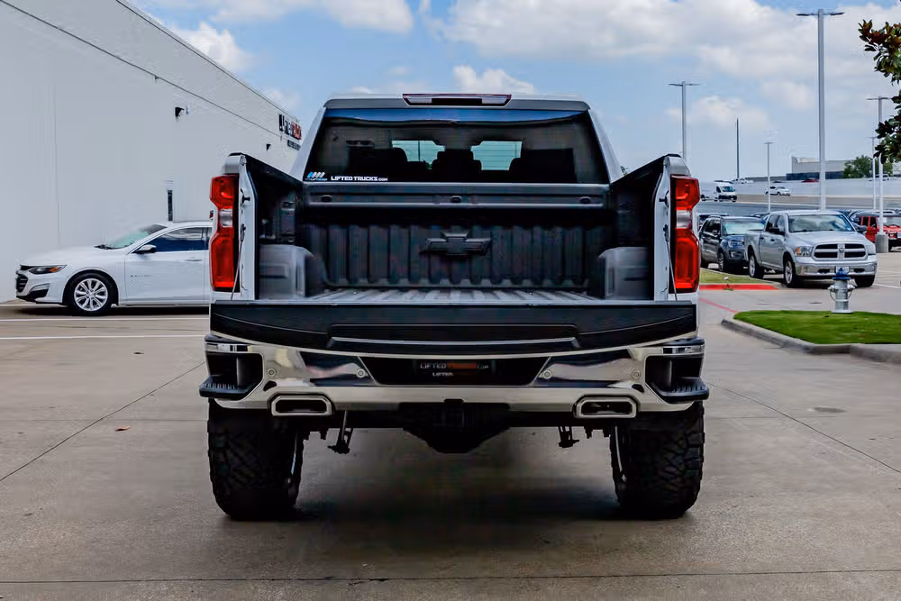 2025 Chevrolet Silverado 1500 LTZ Crew Cab Image 9