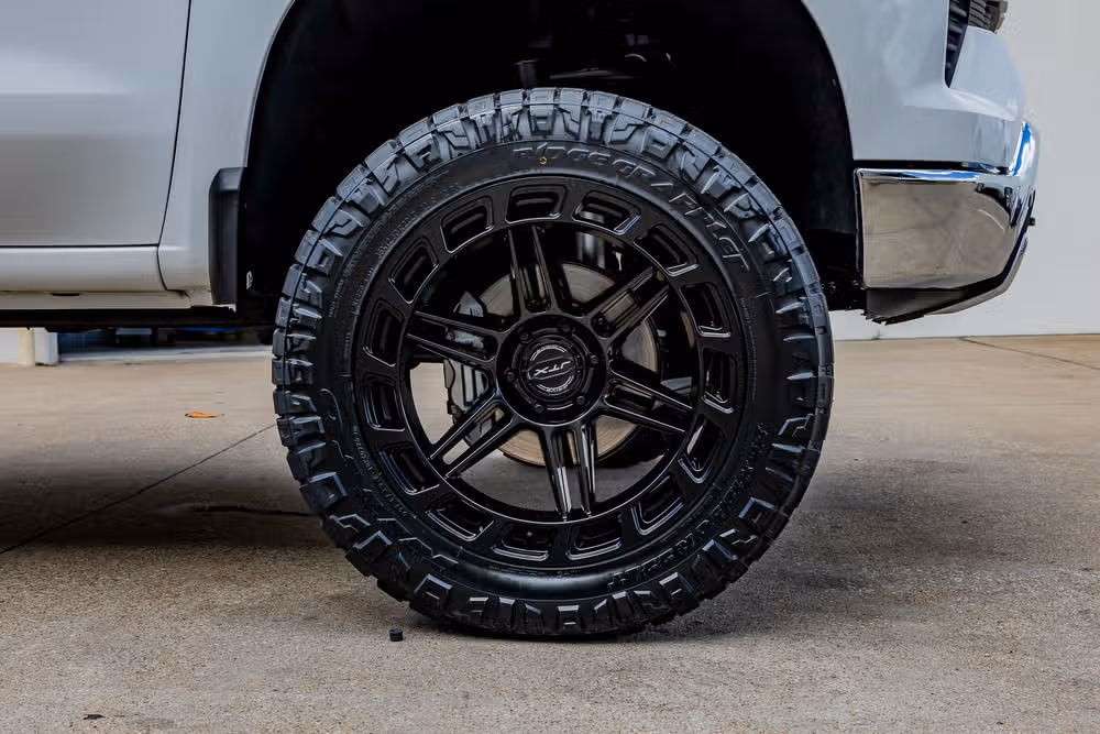 2025 Chevrolet Silverado 1500 LTZ Crew Cab Image 12