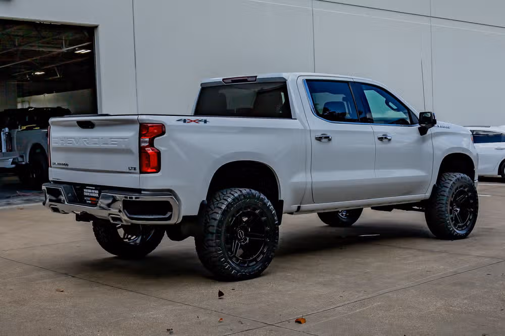 2025 Chevrolet Silverado 1500 LTZ Crew Cab Image 10
