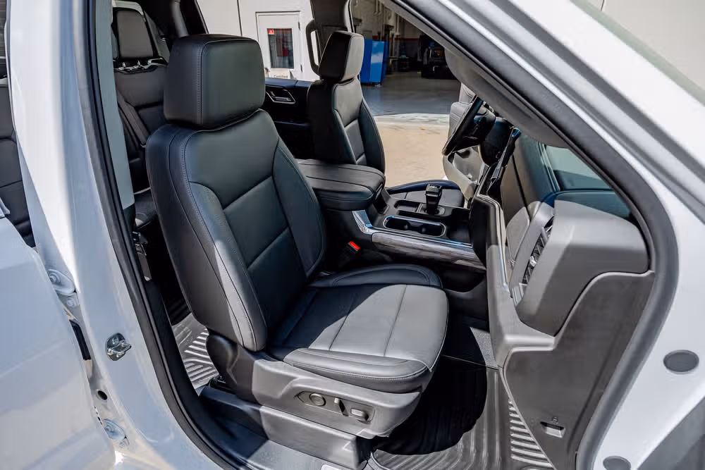 2025 Chevrolet Silverado 1500 LTZ Crew Cab Image 30