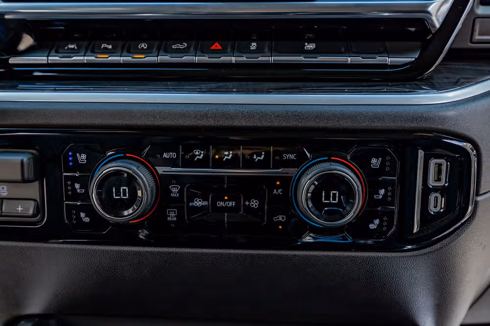2025 Chevrolet Silverado 1500 LTZ Crew Cab Image 26