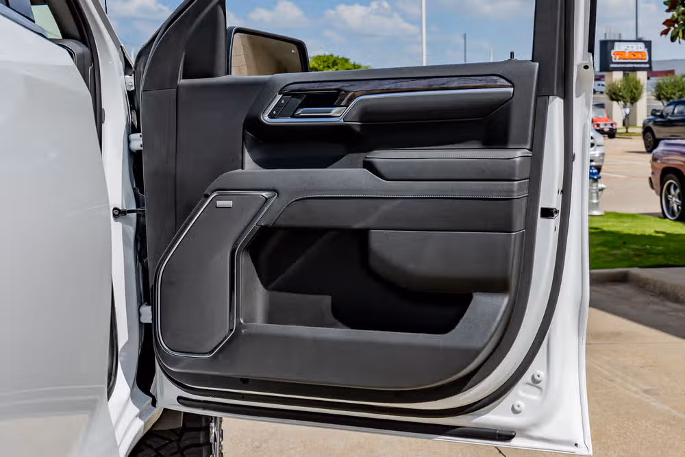 2025 Chevrolet Silverado 1500 LTZ Crew Cab Image 36