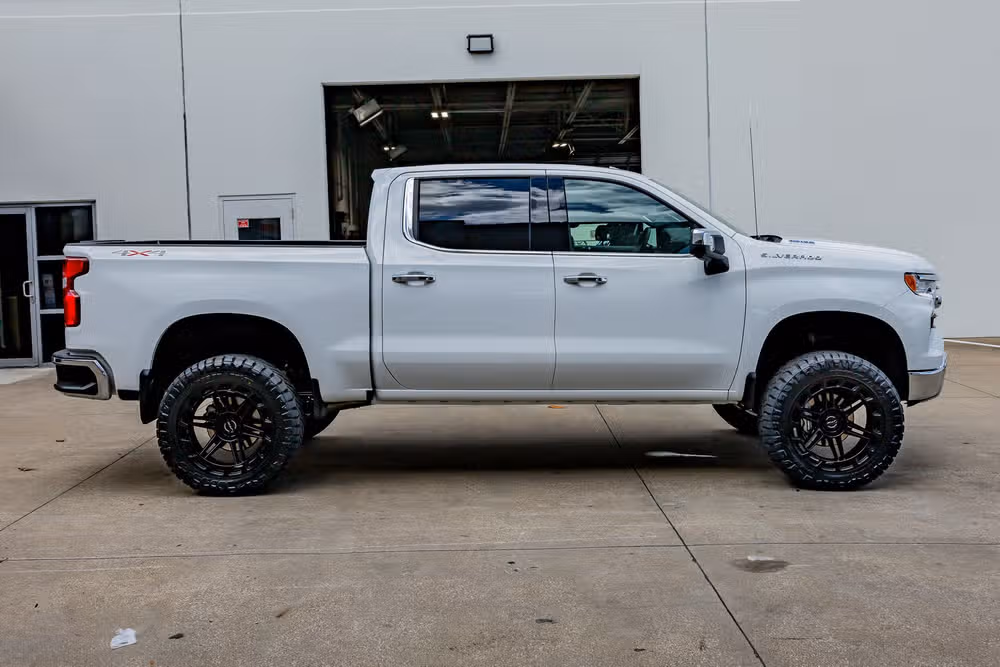 2025 Chevrolet Silverado 1500 LTZ Crew Cab Image 11