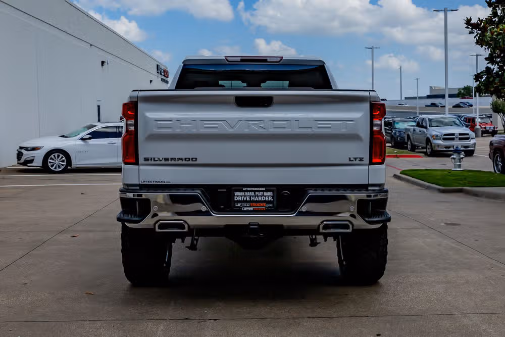 2025 Chevrolet Silverado 1500 LTZ Crew Cab Image 8