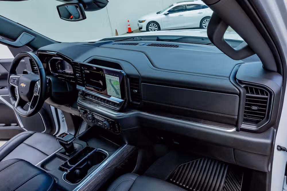 2025 Chevrolet Silverado 1500 LTZ Crew Cab Image 17