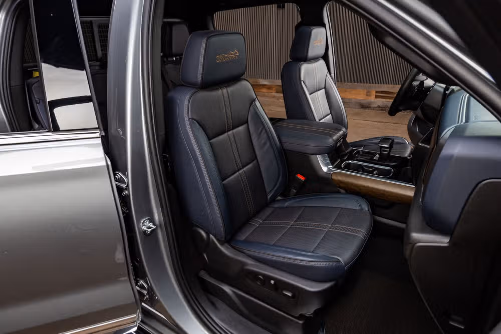 2025 Chevrolet Silverado 1500 High Country Crew Cab Image 32