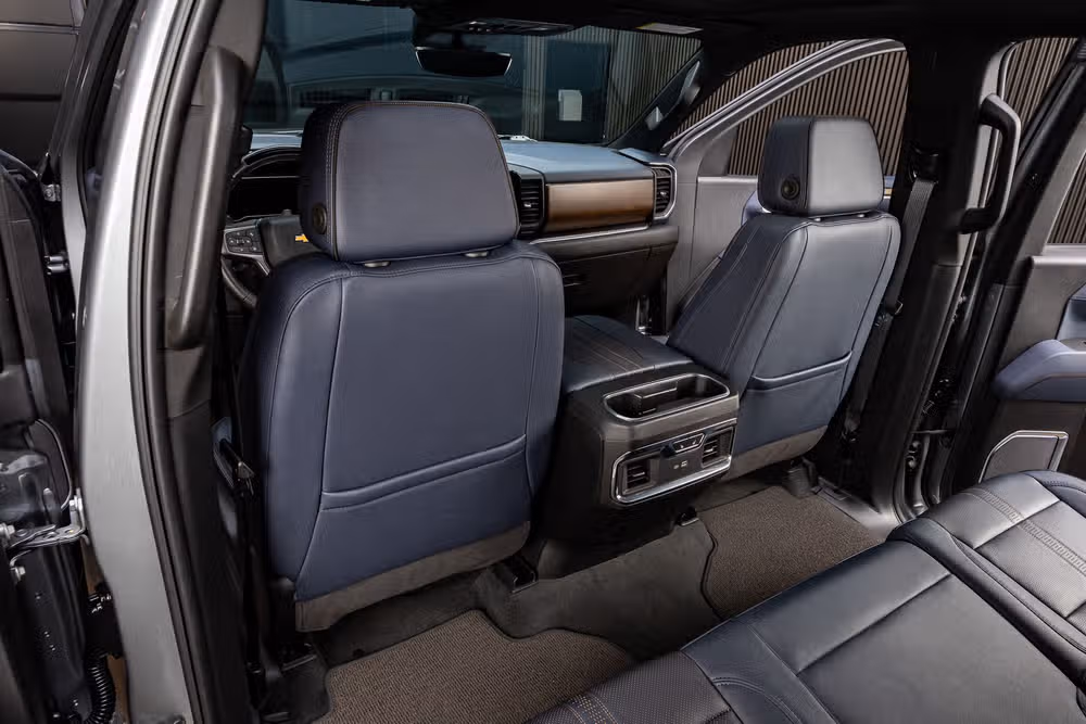 2025 Chevrolet Silverado 1500 High Country Crew Cab Image 35