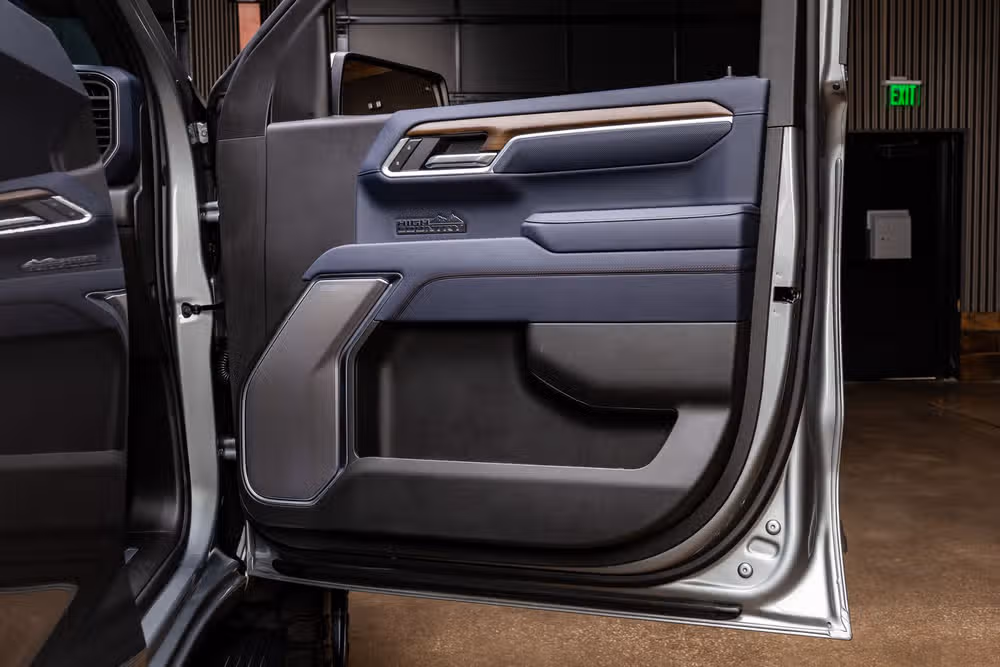 2025 Chevrolet Silverado 1500 High Country Crew Cab Image 38